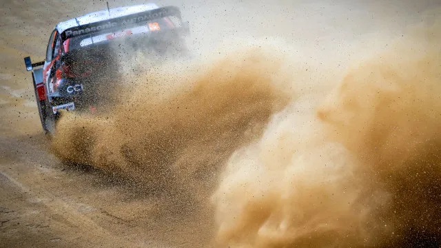 
                    Elfyn Evans abre a pista no primeiro dia de competição
                