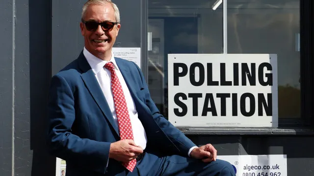 
                    Nigel Farage reivindica 