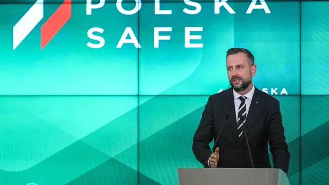 
                    Polónia pede a Kyiv para recuar no uso do nome de milícia da II Guerra
                