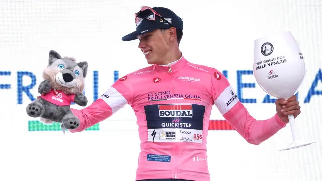 Magnier vence primeira etapa e assume a camisola rosa do Giro