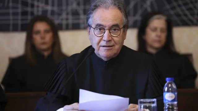 
                    Presidente do TC comunica renúncia: 