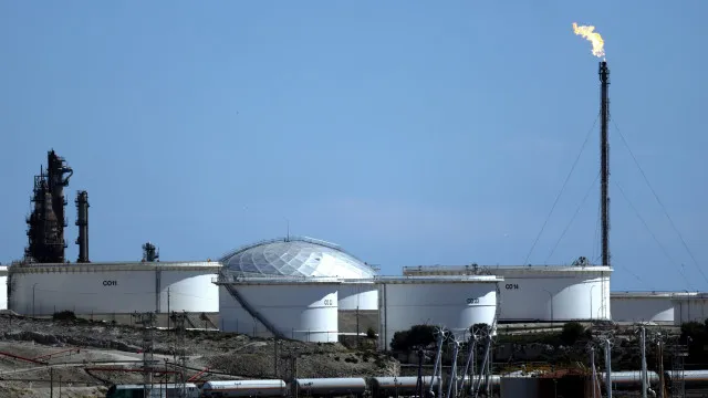 
                    FMI e Banco Mundial alertam para risco de escassez de petróleo
                