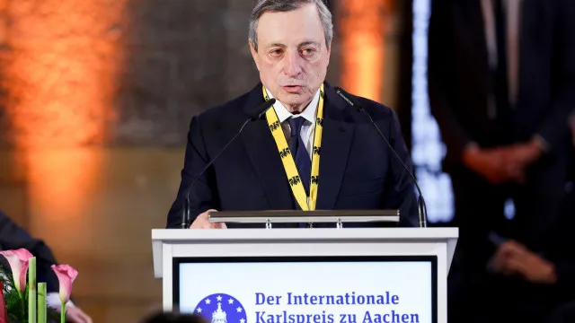 
                    Mario Draghi diz que UE deve ser mais 