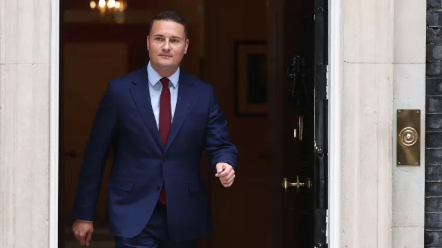 Ex-ministro de Starmer anuncia candidatura à liderança dos trabalhistas
