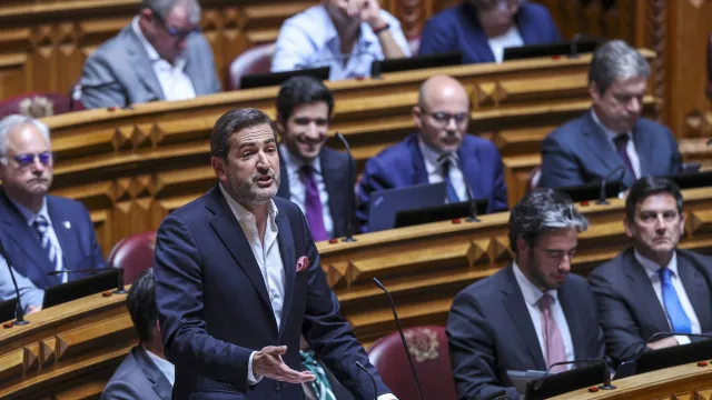 PSD/CDS propõe 2 anos de residência legal para acesso de imigrantes à PSU