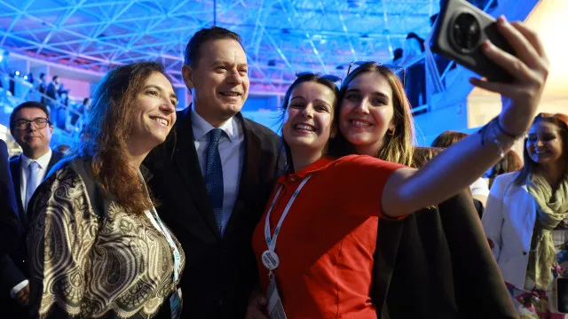 
                    Governo faz 
