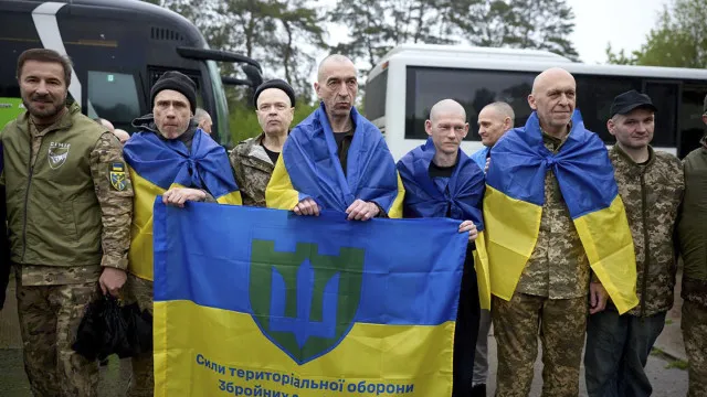 
                    Moscovo e Kyiv trocam 370 prisioneiros de guerra
                