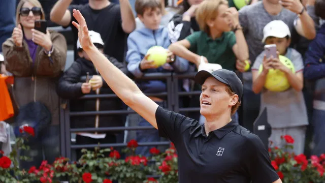 Sinner sofreu mas disputará a final do Masters que lhe falta no currículo