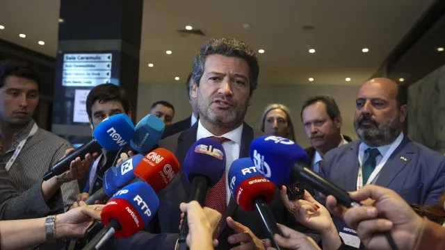 Montenegro "não pode pedir" ao Chega para viabilizar reformas "más"