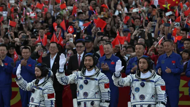 China lança missão Shenzhou-23. Astronauta ficará no Espaço por um ano