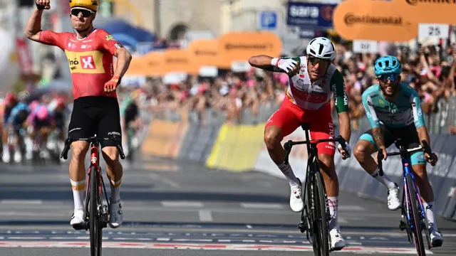 Dversnes vence 15.ª etapa, Vingegaard mantém liderança do Giro