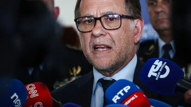 
                    Portugal ativa medida europeia para acelerar controlo fronteiriço
                