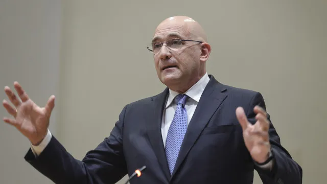 
                    Passos elogia rumo do Governo, mas preferia 
