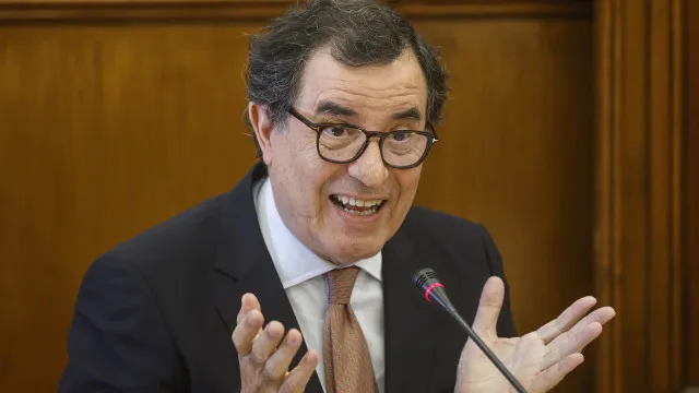 
                    Mau tempo: Ministro diz ser 