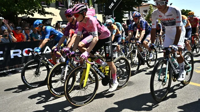 Hattrick de Magnier na 18.ª etapa do Giro em que Eulálio caiu e atacou