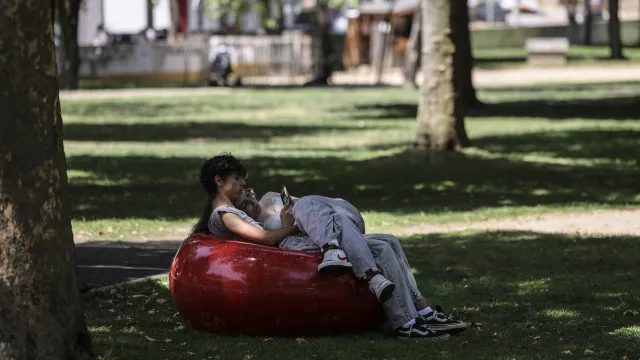 Calor deixa quatro distritos a "amarelo". TermÃ³metros chegam aos 38ÂºC