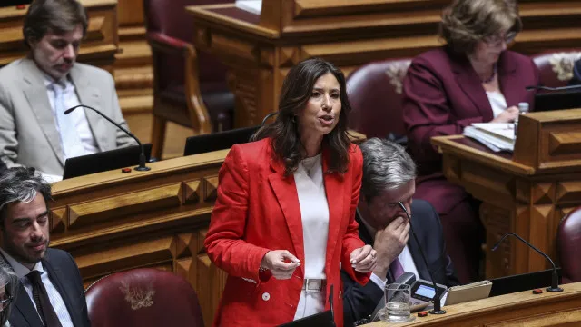 
                    IL critica Governo por recorrer a autorização legislativa para criar PSU
                