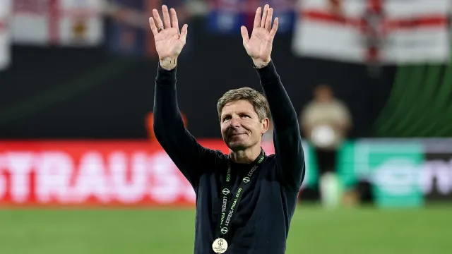 
                    Oficial: Oliver Glasner substitui Vítor Pereira no Nottingham Forest
                