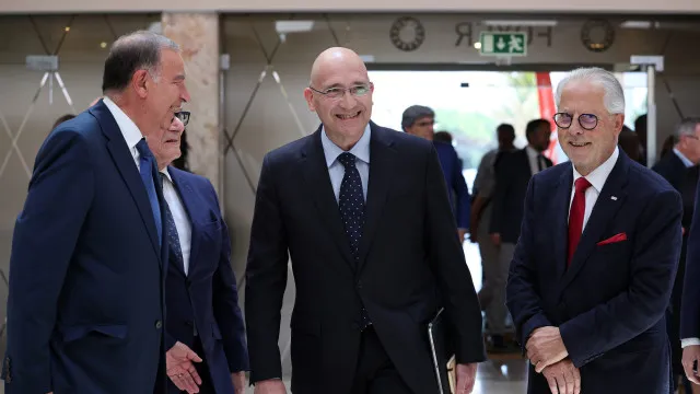 
                    Passos Coelho recusa esclarecer crítica a 