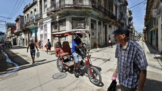 
                    Colômbia envia 100 toneladas de ajuda humanitária para Cuba
                
