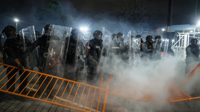 Governadora de Nova Jérsia envia polícia para criar zonas de protesto