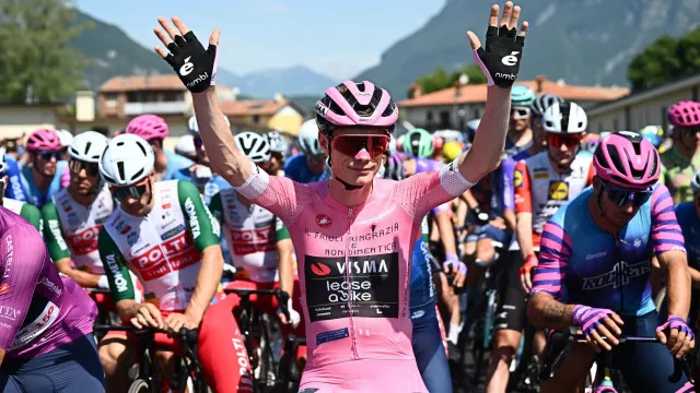 Vingegaard vence etapa e Giro. Afonso Eulálio segura liderança jovem