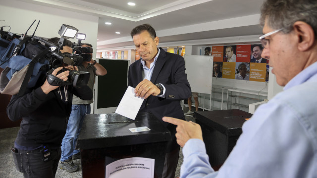 Luís Montenegro reeleito líder do PSD. Taxa de abstenção superior a 70%