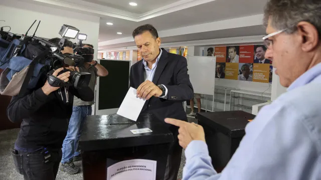 Luís Montenegro reeleito líder do PSD. Taxa de abstenção superior a 70%