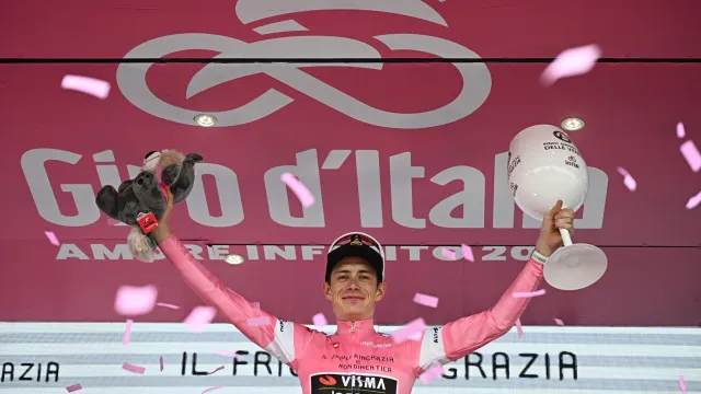 Vingegaard conquista Giro e faz história. Afonso Eulálio vence juventude