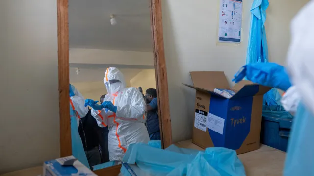 
                    RDCongo e Uganda com 263 casos de Ébola confirmados e 43 mortes
                