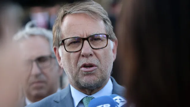 
                    Aeroportos? Governo 