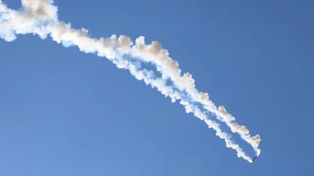 47214500 Teerão e Bagdade fecham espaço aéreo após ataques do Irão