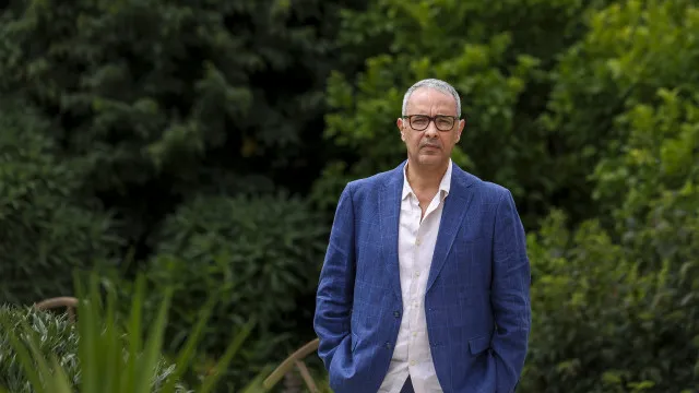 
                    Kamel Daoud defende traição a convenções como condição para liberdade
                