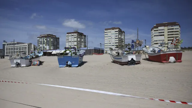 
                    Pescadores da Caparica dizem ter cada vez menos praia para trabalhar
                