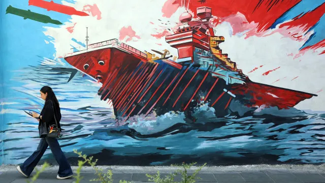
                    Ataques norte-americanos atingem ilha iraniana junto ao estreito de Ormuz
                