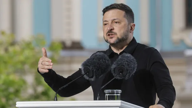 
                    Zelensky pede que Europa tenha palavra a dizer nas conversações de paz
                