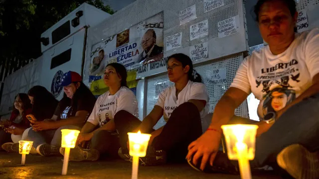 
                    Familiares denunciam transferência de presos políticos na Venezuela
                