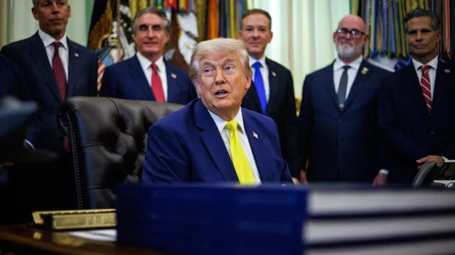
                    Trump considera positiva troca de mensagens entre Putin e Zelensky
                
