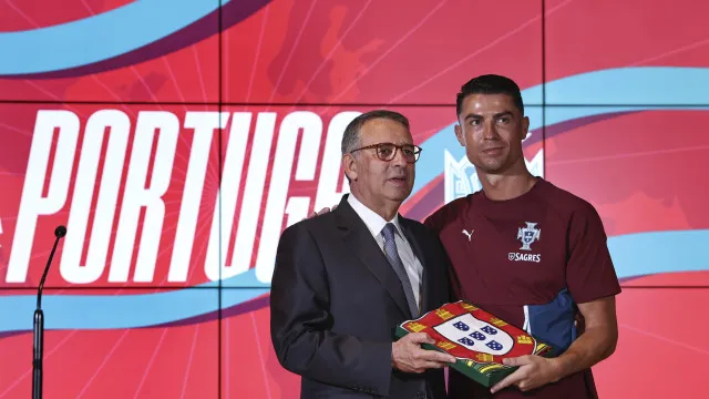 
                    Seguro destaca futebol português como grande embaixador do país no mundo
                