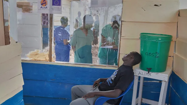 
                    Ébola: União Africana insta Estados a reforçarem controlos fronteiriços
                