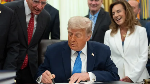 
                    Presidente americano ameaça atacar novamente 