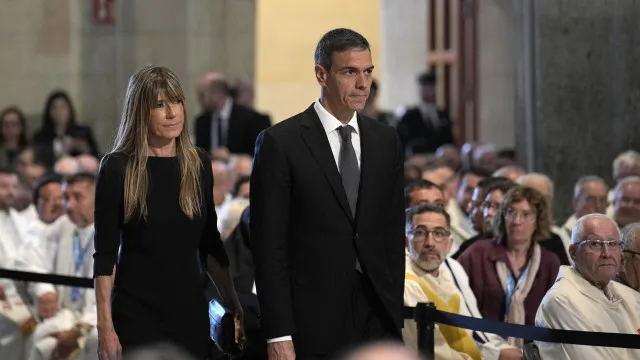 Justiça espanhola confirma julgamento de mulher de Sánchez por 2 crimes