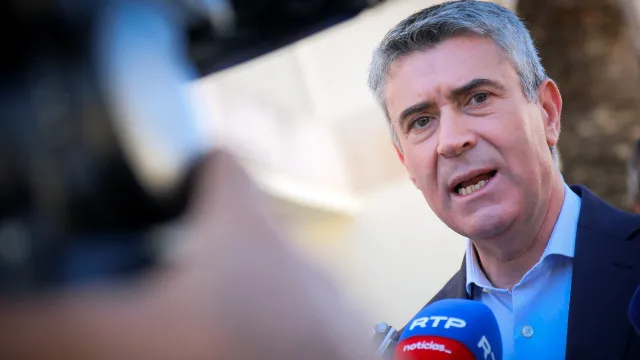 
                    Líder do PS considera 