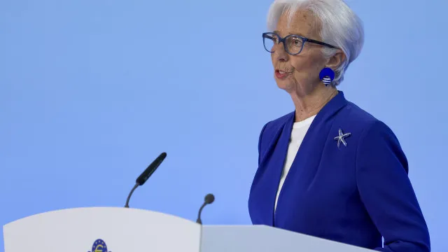 
                    Lagarde admite deixar BCE para intervir no debate presidencial francês
                