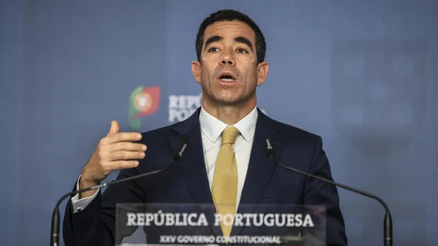
                    Governo apoia com 500 milhões reconstrução de equipamentos de rádios
                