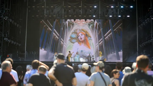 
                    Primavera Sound Porto abre porta sob sol tórrido com filas de centenas
                