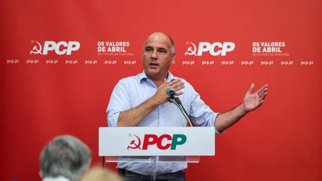 
                    Raimundo desafia Montenegro a retirar pacote laboral no próximo debate
                