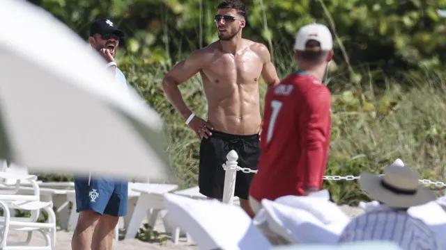 
                    Alerta. Rúben Dias volta a treinar à parte perto da estreia de Portugal
                