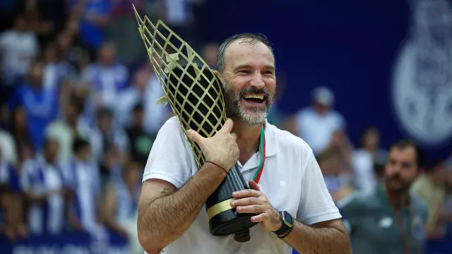 
                    Fernando Sá assume 