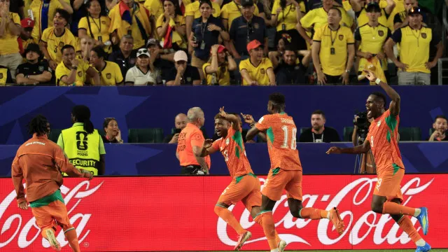 
                    Costa do Marfim entra no Mundial com vitória dramática sobre o Equador
                